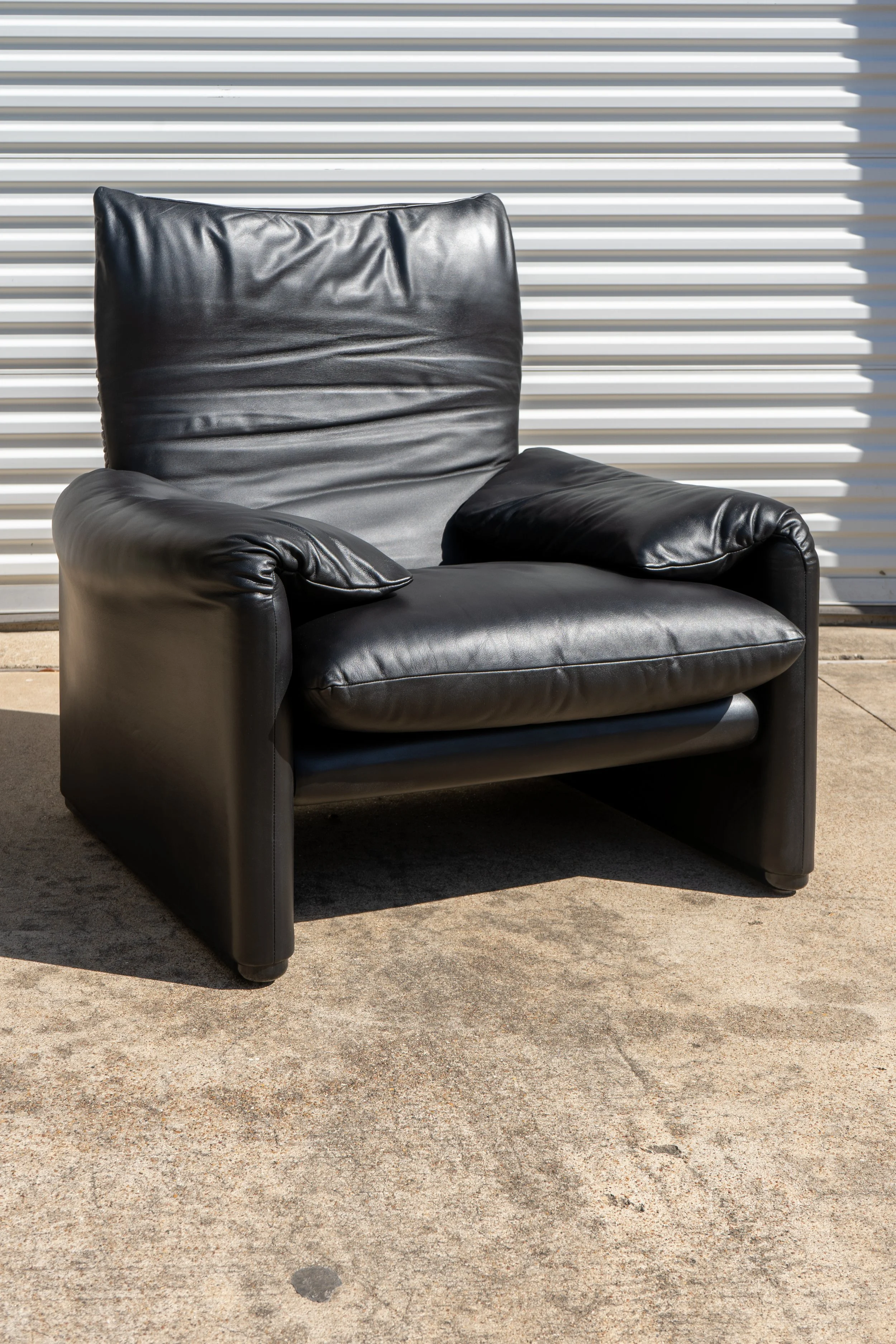 Moroso 黒のレザー1人掛け2点セット　アントニオチッテリオ CASSINA Mararlunga sofa and chair set by Vico Magistretti for Cassina
